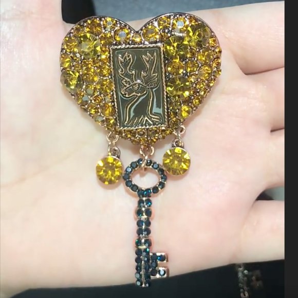 Large Crystal Rhinestone Key Heart Brooch / Necklace Pendant - Picture 6 of 8